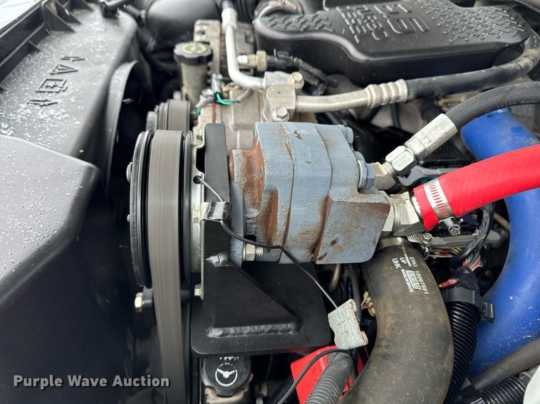 image for item DT0570 2003 Chevrolet Silverado 2500HD bale bed pickup truck