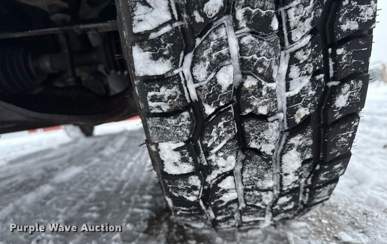 image for item DT0570 2003 Chevrolet Silverado 2500HD bale bed pickup truck