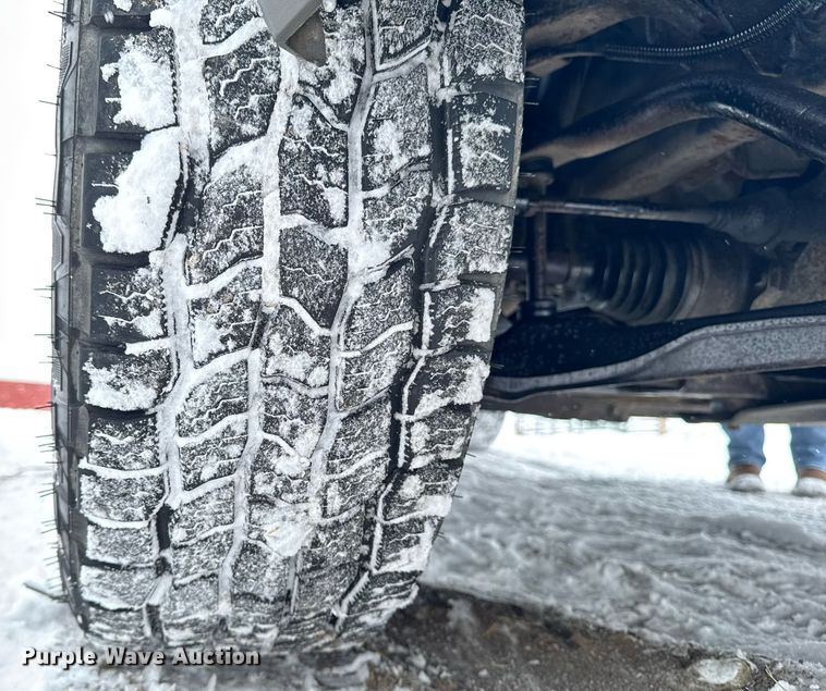 image for item DT0570 2003 Chevrolet Silverado 2500HD bale bed pickup truck