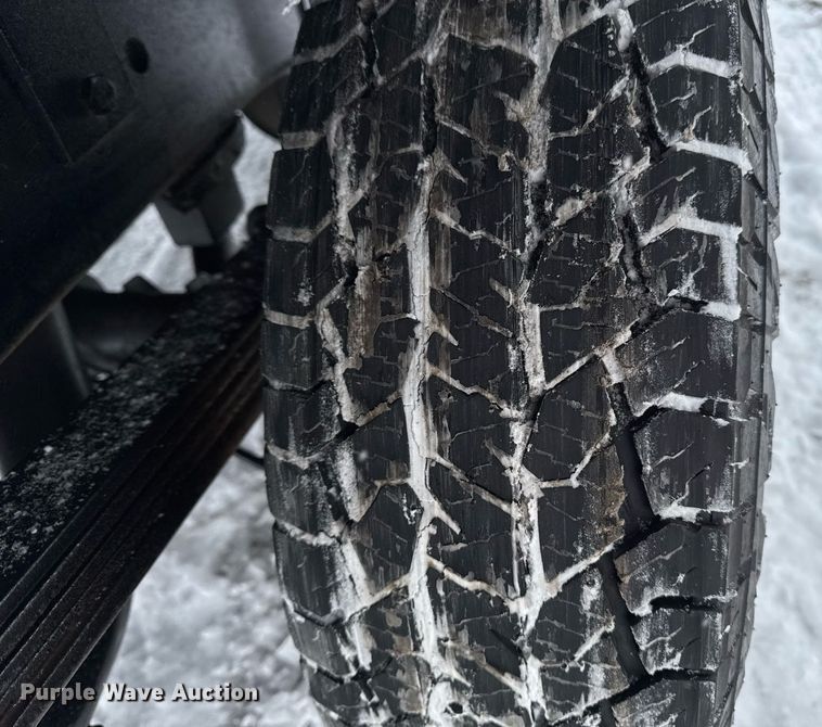 image for item DT0570 2003 Chevrolet Silverado 2500HD bale bed pickup truck