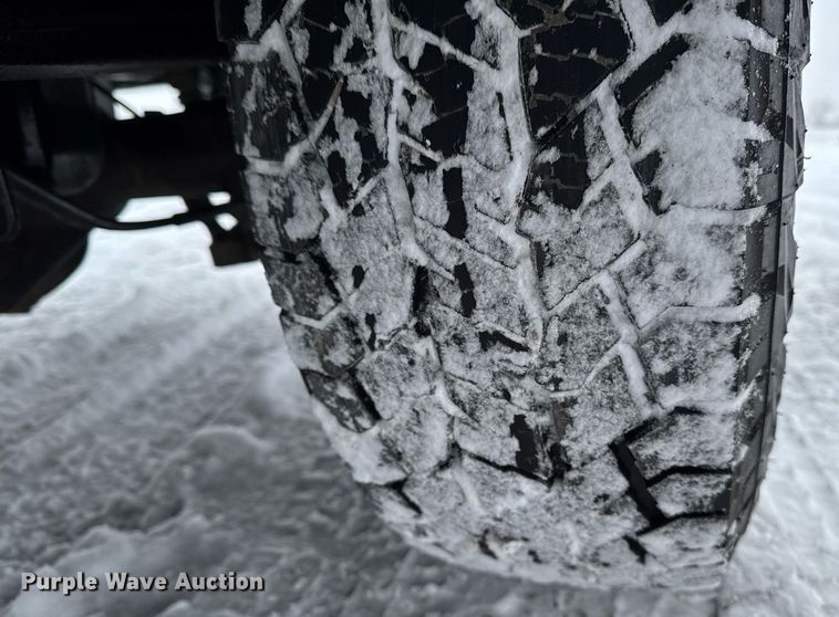 image for item DT0570 2003 Chevrolet Silverado 2500HD bale bed pickup truck