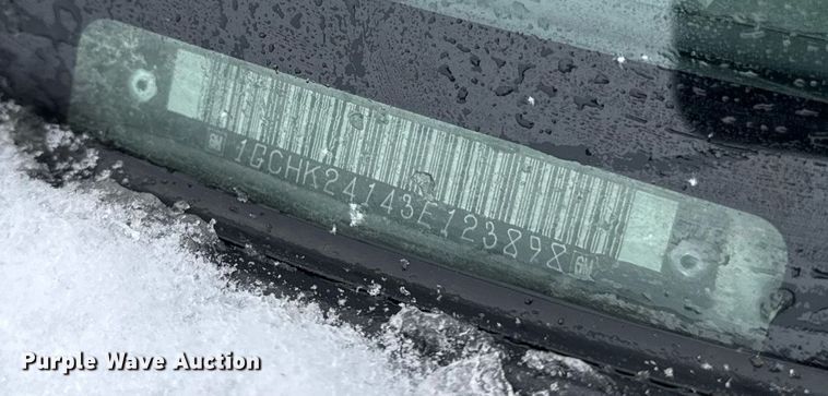 image for item DT0570 2003 Chevrolet Silverado 2500HD bale bed pickup truck