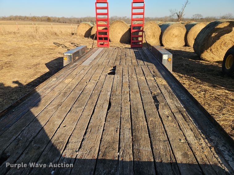 image for item DT7609 2003 TowMaster T14 equipment trailer