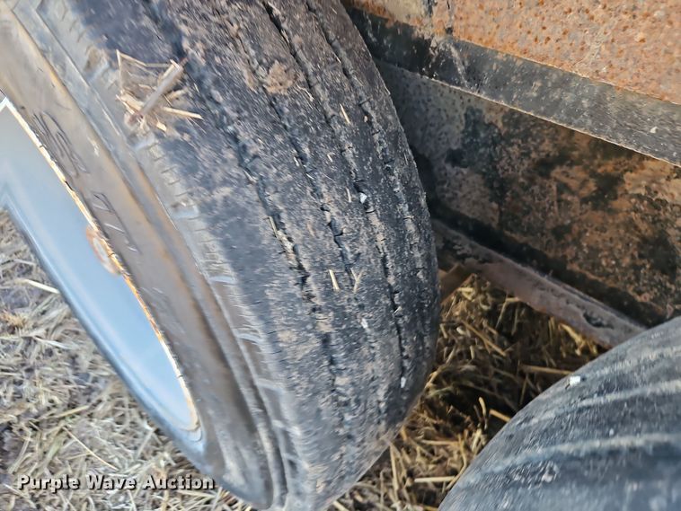 image for item DT7609 2003 TowMaster T14 equipment trailer