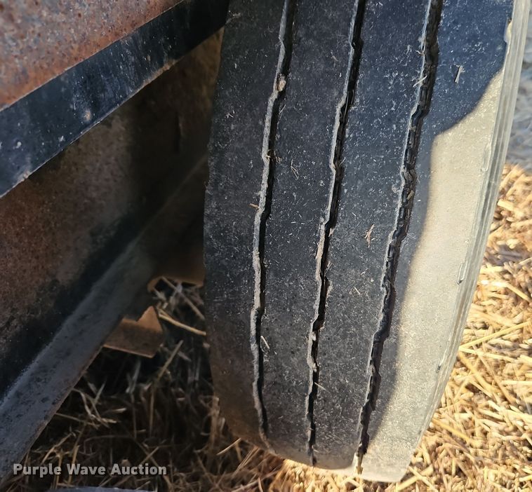 image for item DT7609 2003 TowMaster T14 equipment trailer