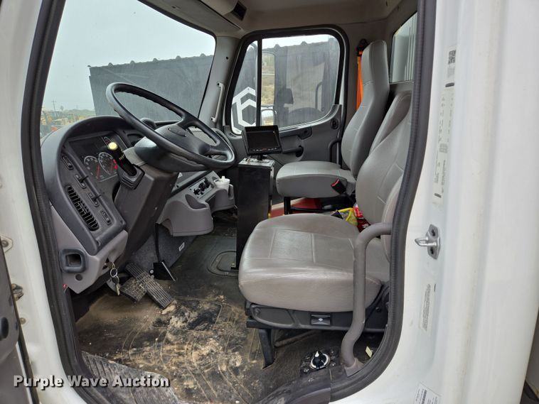 image for item DV1264 2022 Freightliner M2 106 rollback truck