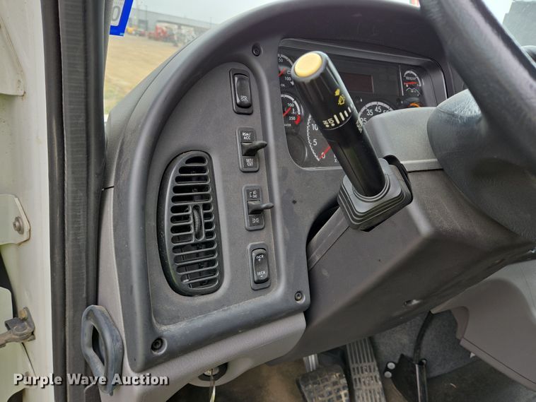 image for item DV1264 2022 Freightliner M2 106 rollback truck