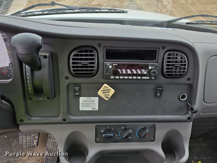 image for item DV1264 2022 Freightliner M2 106 rollback truck