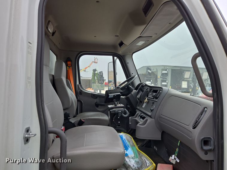 image for item DV1264 2022 Freightliner M2 106 rollback truck