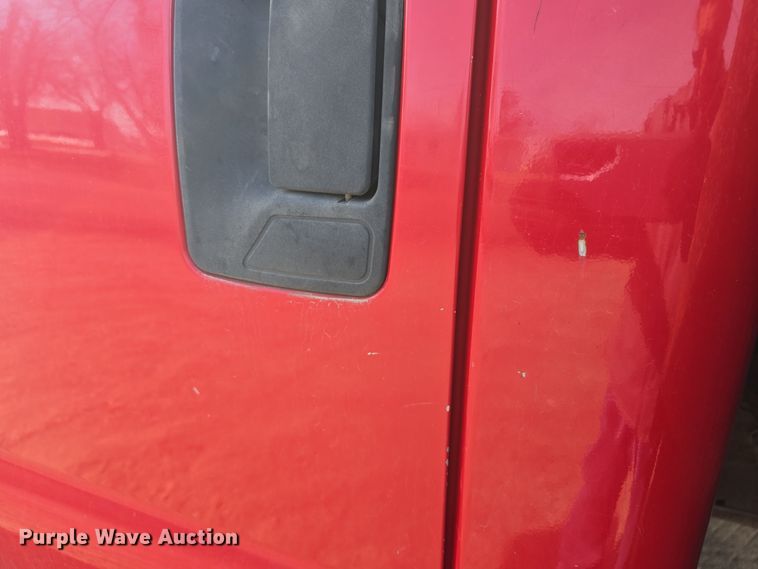 image for item DW2856 2003 Ford F450 Super Duty Crew Cab flatbed truck