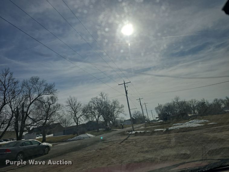 image for item DW2856 2003 Ford F450 Super Duty Crew Cab flatbed truck