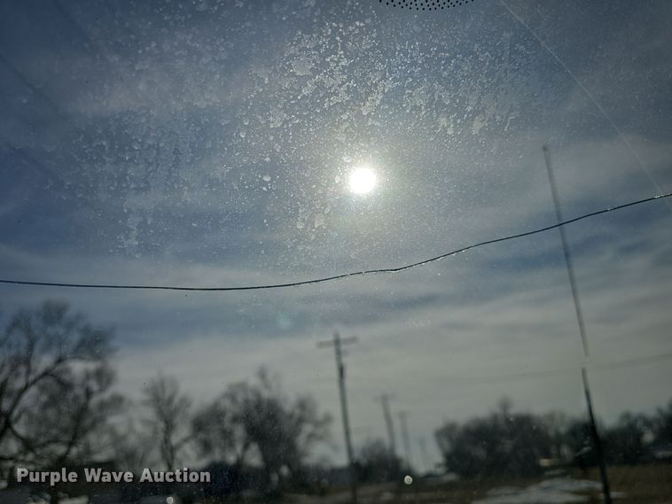 image for item DW2856 2003 Ford F450 Super Duty Crew Cab flatbed truck