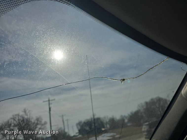 image for item DW2856 2003 Ford F450 Super Duty Crew Cab flatbed truck