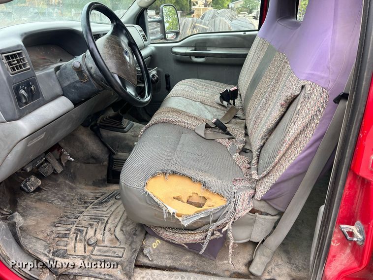 image for item DW2856 2003 Ford F450 Super Duty Crew Cab flatbed truck