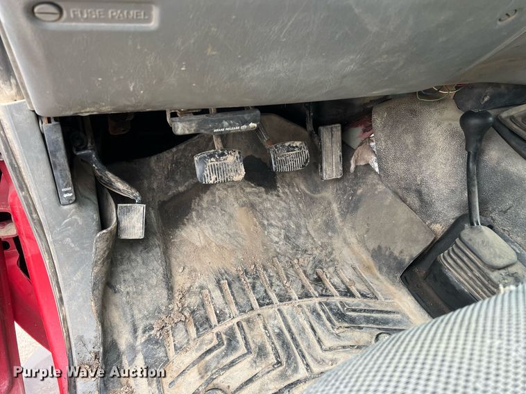 image for item DW2856 2003 Ford F450 Super Duty Crew Cab flatbed truck