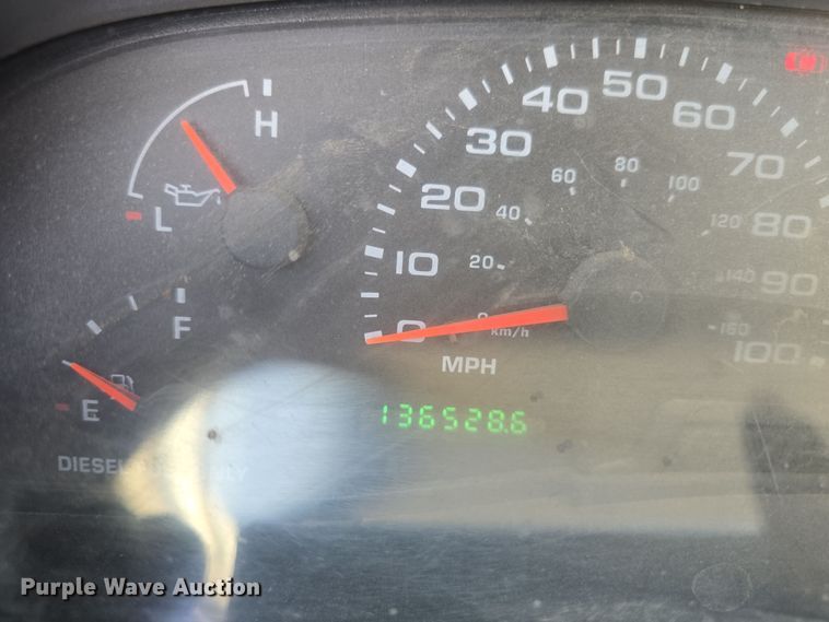 image for item DW2856 2003 Ford F450 Super Duty Crew Cab flatbed truck