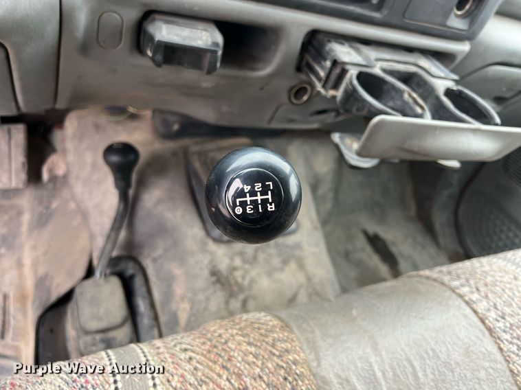 image for item DW2856 2003 Ford F450 Super Duty Crew Cab flatbed truck