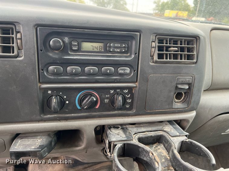 image for item DW2856 2003 Ford F450 Super Duty Crew Cab flatbed truck