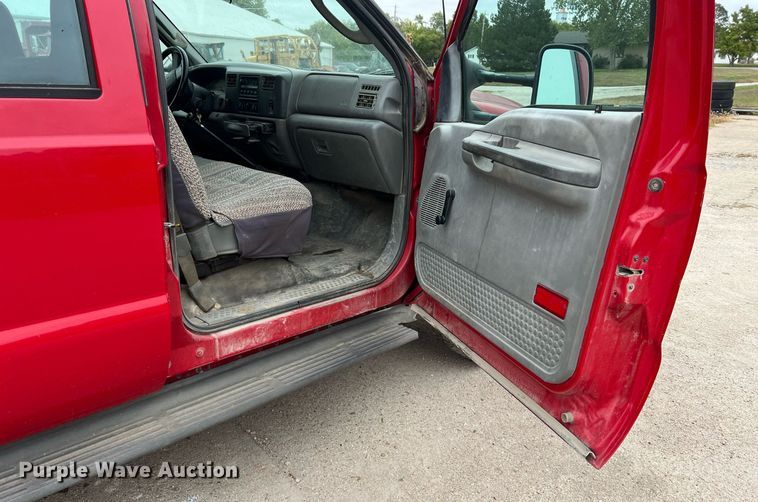 image for item DW2856 2003 Ford F450 Super Duty Crew Cab flatbed truck