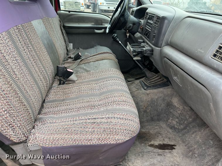 image for item DW2856 2003 Ford F450 Super Duty Crew Cab flatbed truck