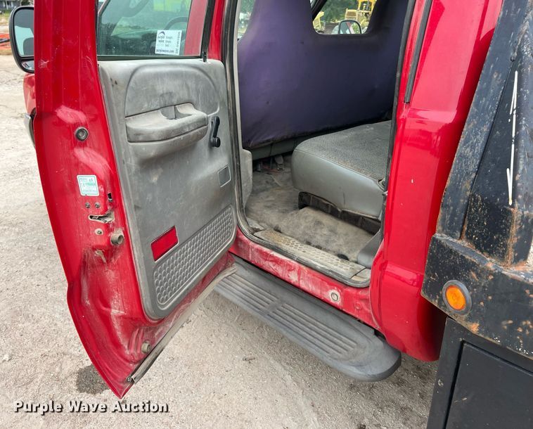 image for item DW2856 2003 Ford F450 Super Duty Crew Cab flatbed truck