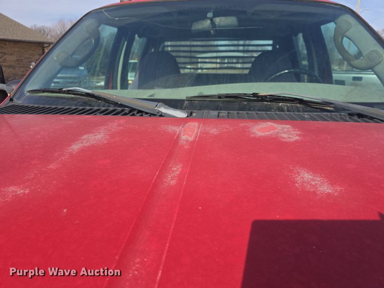 image for item DW2856 2003 Ford F450 Super Duty Crew Cab flatbed truck