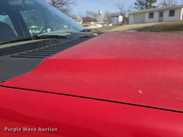 image for item DW2856 2003 Ford F450 Super Duty Crew Cab flatbed truck