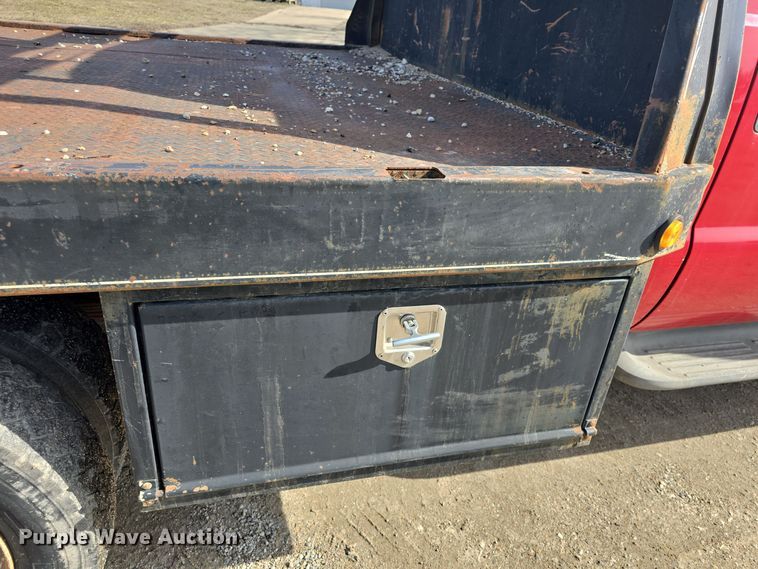 image for item DW2856 2003 Ford F450 Super Duty Crew Cab flatbed truck