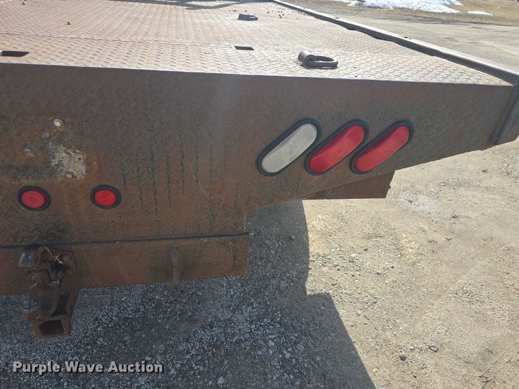 image for item DW2856 2003 Ford F450 Super Duty Crew Cab flatbed truck