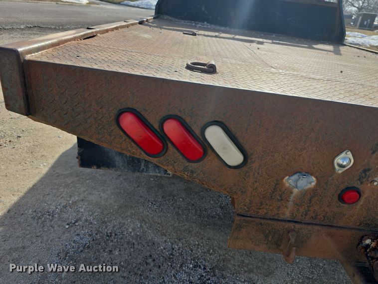 image for item DW2856 2003 Ford F450 Super Duty Crew Cab flatbed truck