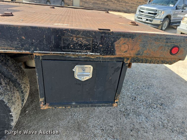 image for item DW2856 2003 Ford F450 Super Duty Crew Cab flatbed truck