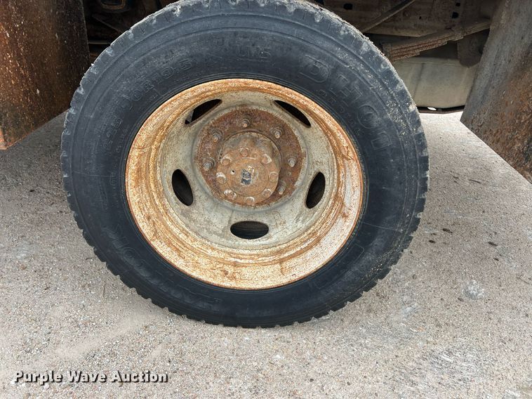 image for item DW2856 2003 Ford F450 Super Duty Crew Cab flatbed truck