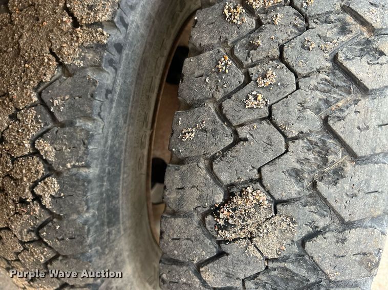 image for item DW2856 2003 Ford F450 Super Duty Crew Cab flatbed truck