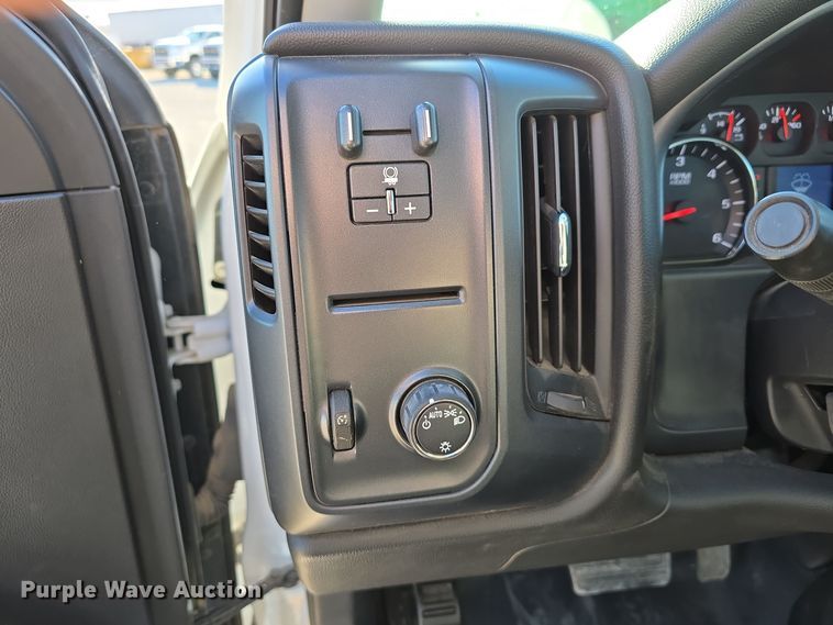 image for item DW3082 2016 Chevrolet Silverado 1500 pickup truck