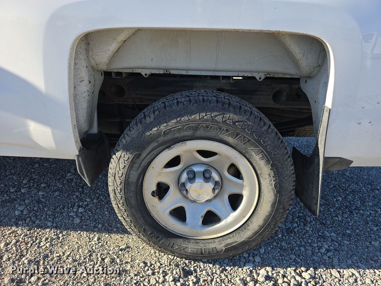 image for item DW3082 2016 Chevrolet Silverado 1500 pickup truck