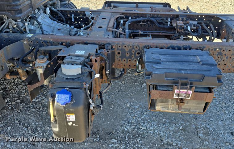 image for item DW3116 2014 Isuzu NPR HD truck cab and chassis