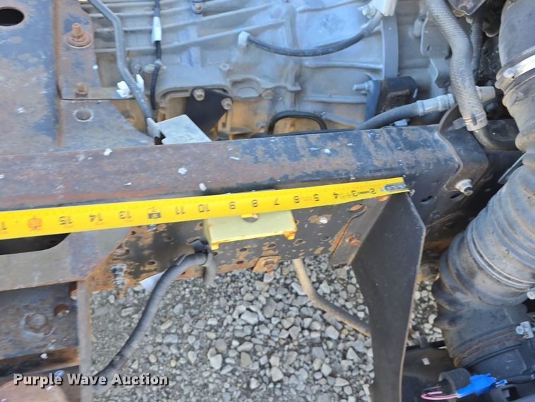 image for item DW3116 2014 Isuzu NPR HD truck cab and chassis