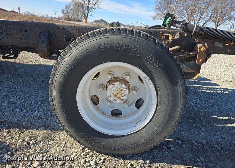 image for item DW3116 2014 Isuzu NPR HD truck cab and chassis