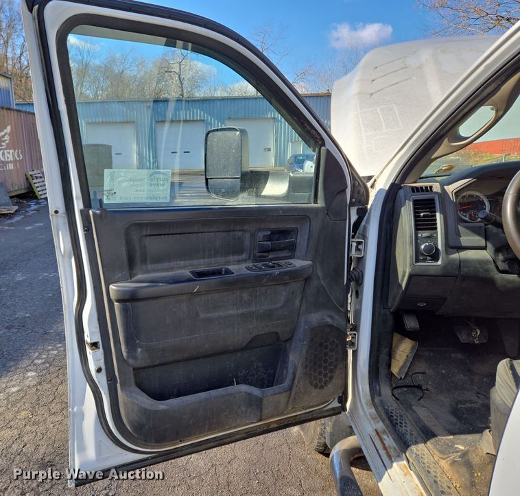 image for item EC3987 2014 Dodge Ram 3500 Crew Cab pickup truck