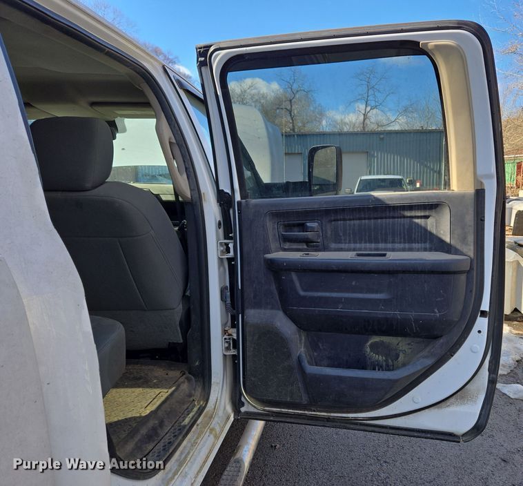 image for item EC3987 2014 Dodge Ram 3500 Crew Cab pickup truck