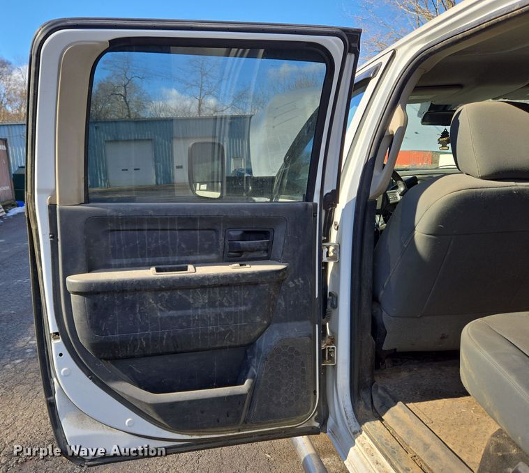 image for item EC3987 2014 Dodge Ram 3500 Crew Cab pickup truck