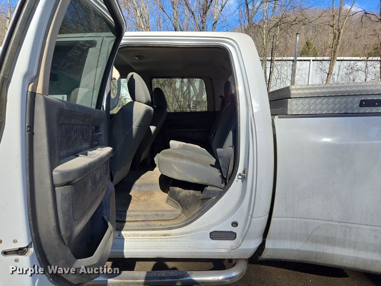 image for item EC3987 2014 Dodge Ram 3500 Crew Cab pickup truck