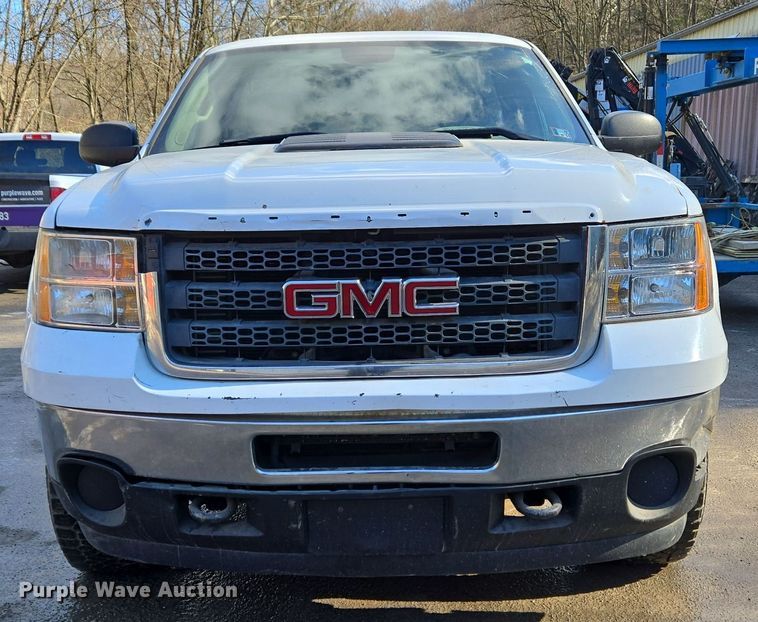 image for item EC3988 2013 Chevrolet Silverado 3500HD pickup truck