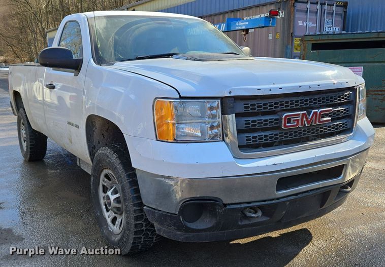 image for item EC3988 2013 Chevrolet Silverado 3500HD pickup truck