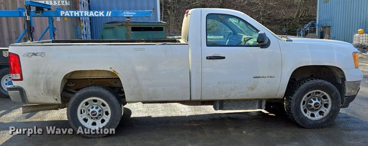 image for item EC3988 2013 Chevrolet Silverado 3500HD pickup truck