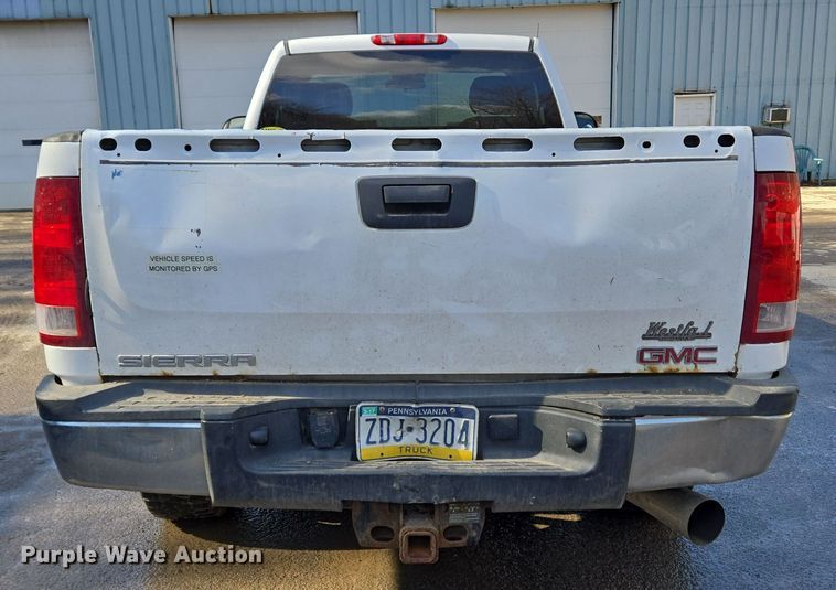 image for item EC3988 2013 Chevrolet Silverado 3500HD pickup truck