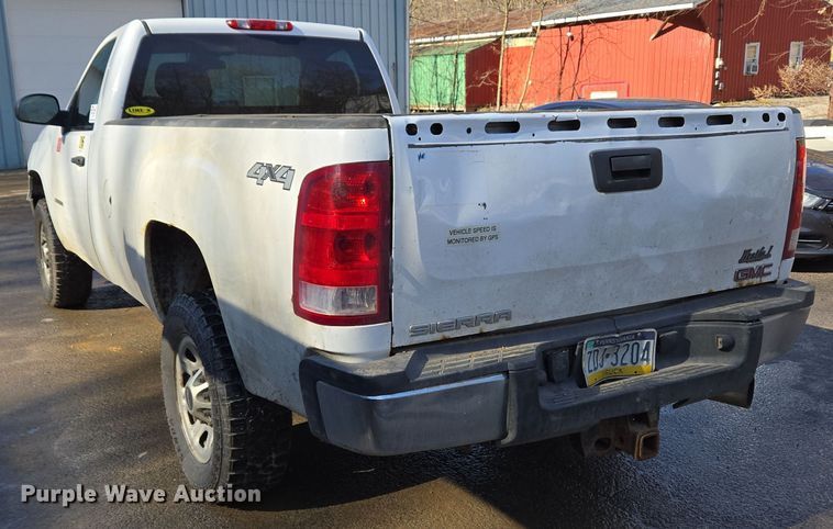 image for item EC3988 2013 Chevrolet Silverado 3500HD pickup truck