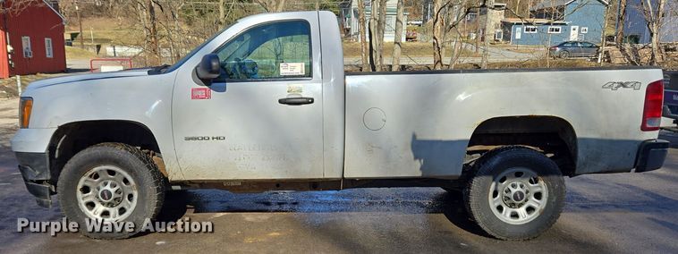 image for item EC3988 2013 Chevrolet Silverado 3500HD pickup truck