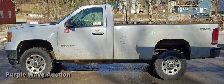 image for item EC3988 2013 Chevrolet Silverado 3500HD pickup truck