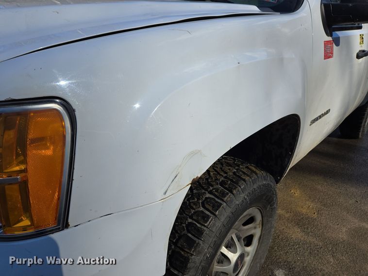 image for item EC3988 2013 Chevrolet Silverado 3500HD pickup truck